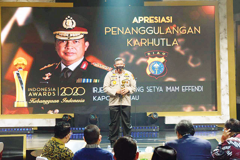 Kapolda Riau Terima Penghargaan Indonesia Awards 2020