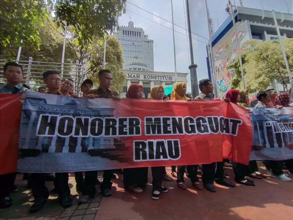 Guru Honor Riau Gugat ke MK