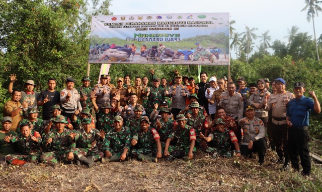 Sinergitas TNI-Polri dan Pemkab Siak Sukseskan Puncak Penanaman Mangrove Serentak se Indonesia