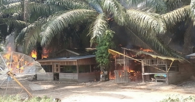 Kerusuhan di Sumatera Barat, 10 Rumah Dibakar Massa