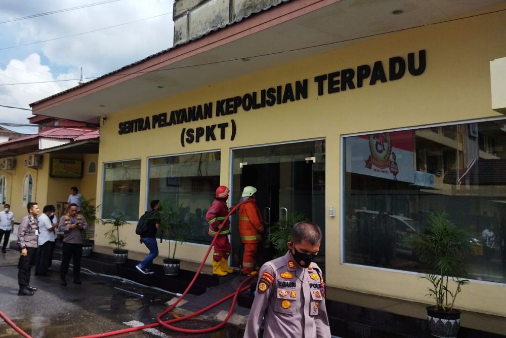 Gedung SPKT Polresta Pekanbaru Terbakar