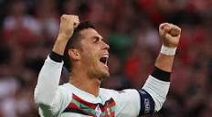 Ronaldo Tertawa Diajak Susul Messi ke Liga Prancis