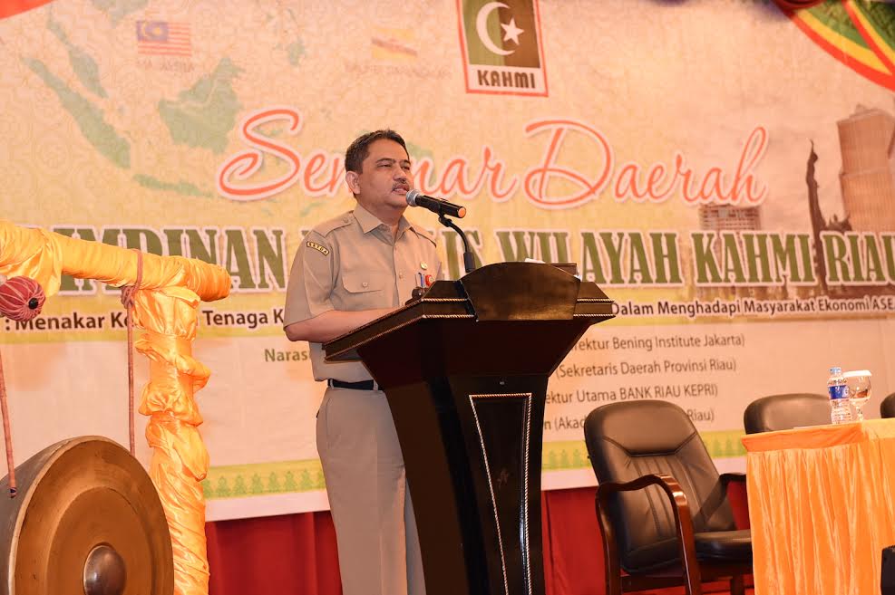 Sekda Prov Riau Buka Seminar Daerah PMW KAHMI Riau