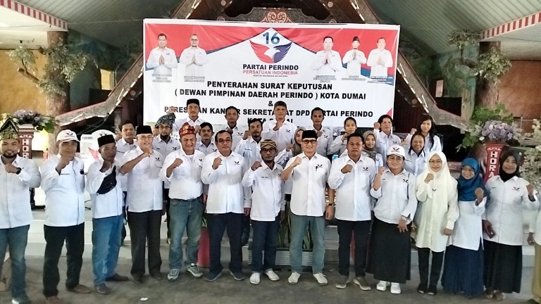 Dihadiri Ratusan Kader, DPW Perindo Riau Serahkan SK DPD Perindo Dumai
