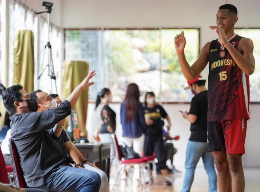 Tuliskan Sejarah Baru untuk Bola Basket Indonesia, Erick Bangga dengan Derrick Michael