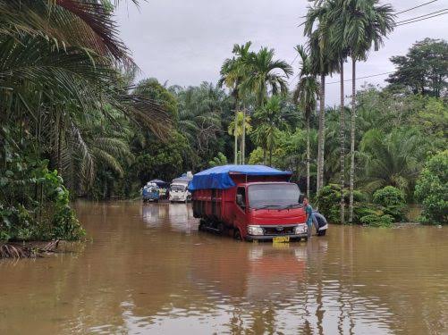 Jalan Lintas Barat Bengkulu-Padang Terendam Banjir, 4 Desa Terisolasi
