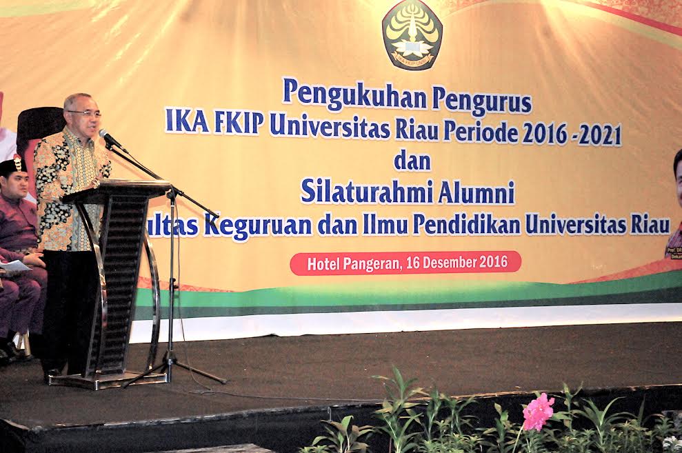 Gubri hadiri Pengukuhan IKA FKIP Universitas Riau