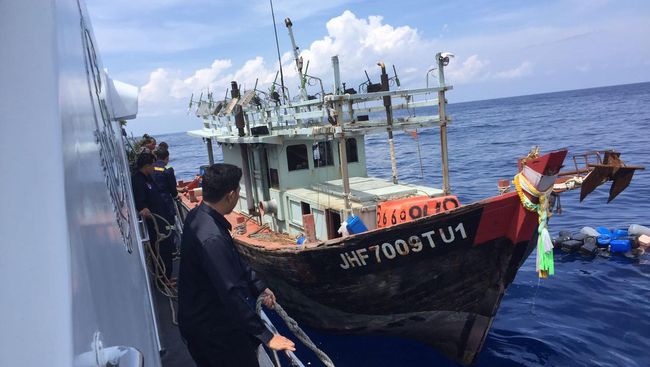 KKP Tangkap Kapal Pencuri Ikan Berbendera Malaysia di Selat Malaka