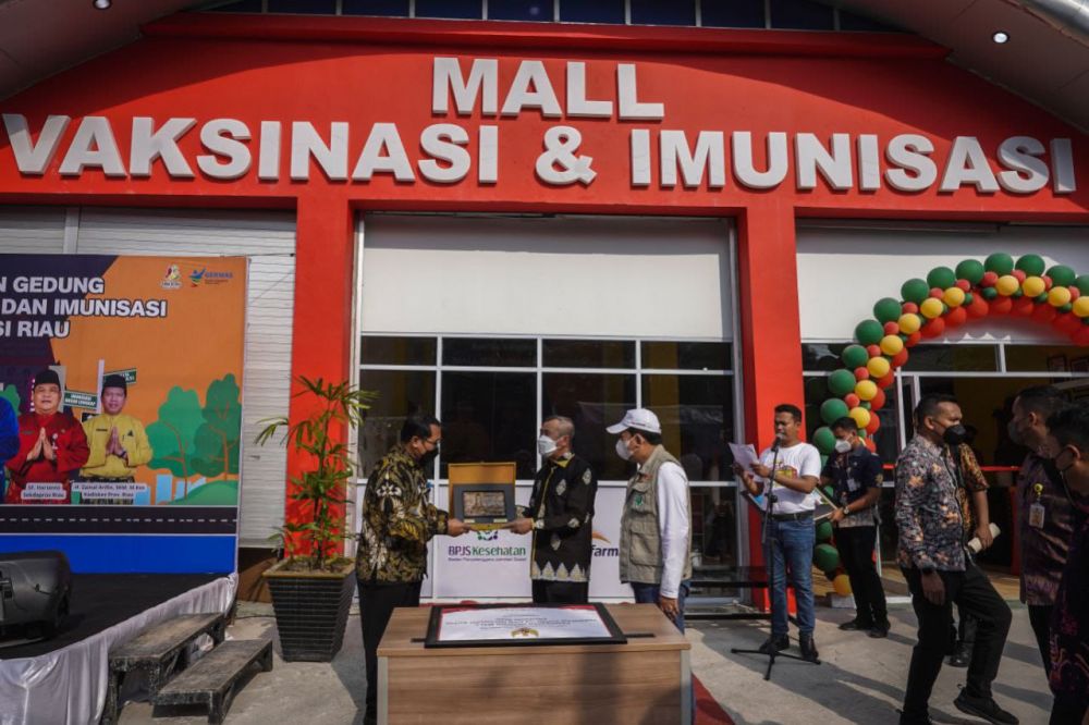 Pertama di Indonesia, Gubri Resmikan Mall Vaksinasi dan Imunisasi Rutin