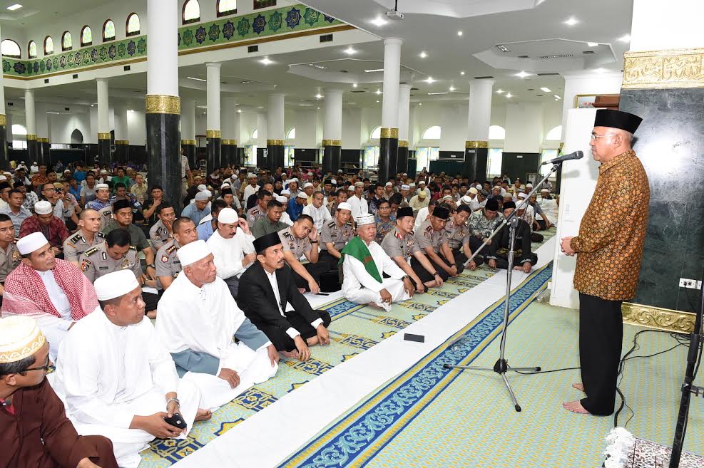Gubri Sholat Jumat bersama Kapolri di Masjid Raya Annur