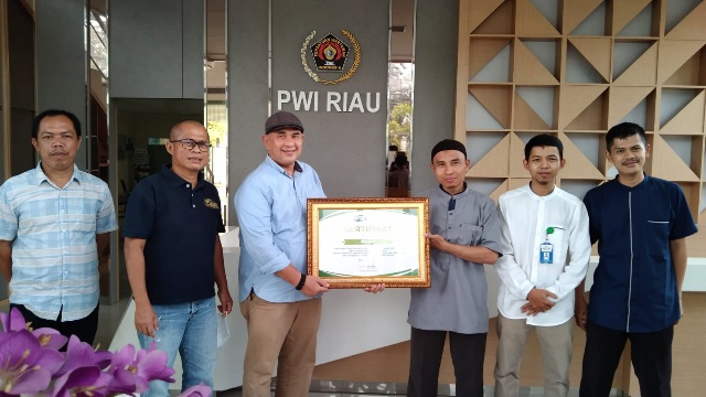 Pererat Silaturahmi, Pengurus Rumah Yatim Kunjungi PWI Riau