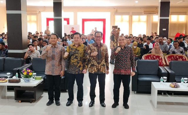 Kejati Riau Akmal Abbas SH MH Narasumber Kuliah Umum Fakultas Hukum Unilak
