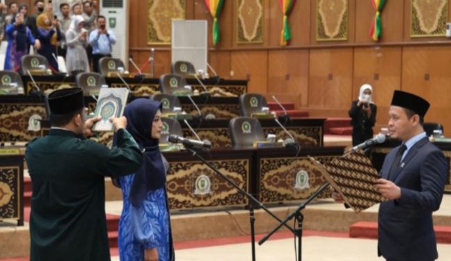 Yuliawati Resmi Dilantik Jadi Anggota DPRD Riau, Gantikan Syahroni Tua
