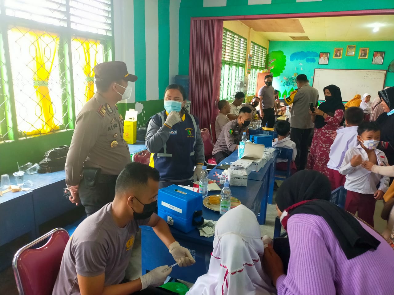 Polsek Tualang dan Personel Polres Siak Lakukan Vaksinasi Boster Dosis ke 3 di Perawang