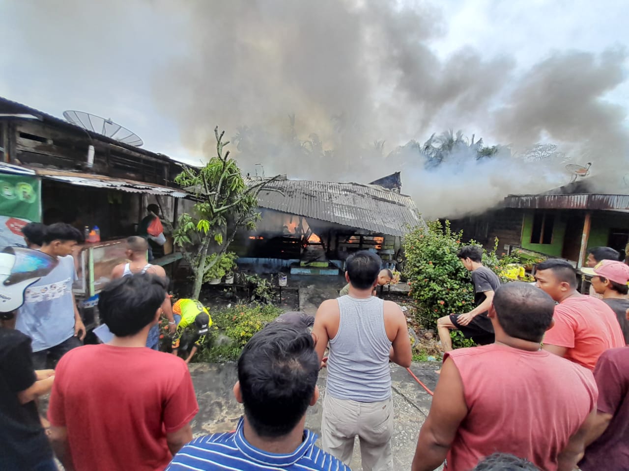 Lima Rumah di Kampung Pasir Bagan Punak Pesisir Terbakar