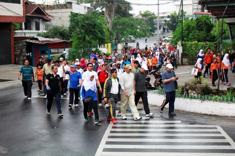Walikota Ikuti Gerak Jalan Santai dan Senam Sehat HUT Tribun Pekanbaru