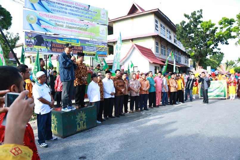 Walikota Firdaus Lepas Pawai Ta'aruf Murwil Muhammadiyah ke-25 Riau