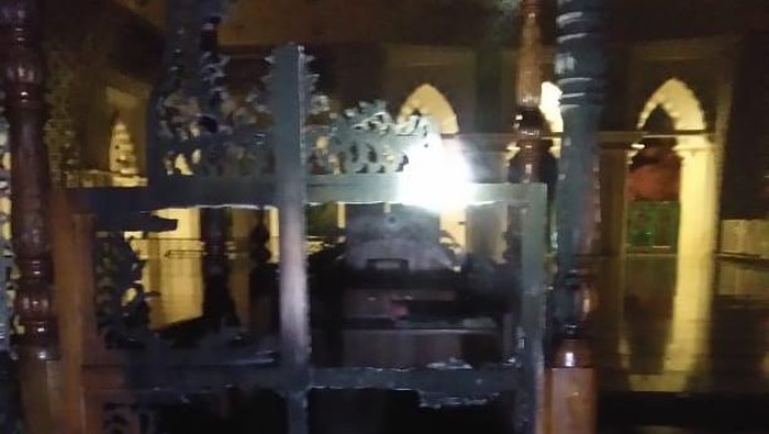 Waduh, Mimbar Masjid Raya Makassar Dibakar OTK