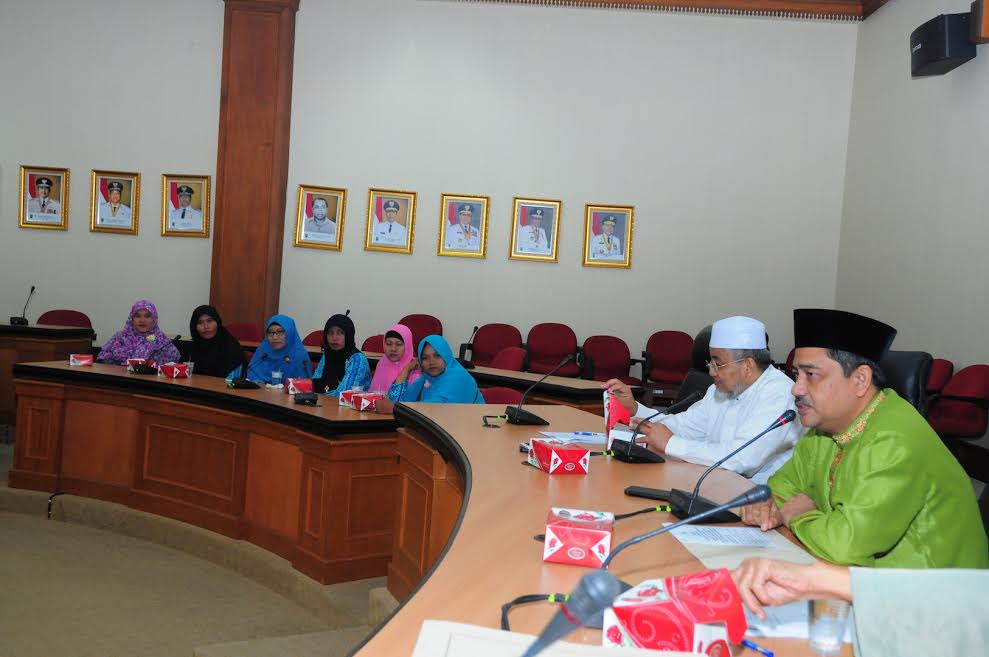 Sekda Prov Riau melepas keberangkatan Kafilah MTQ Nasional KORPRI
