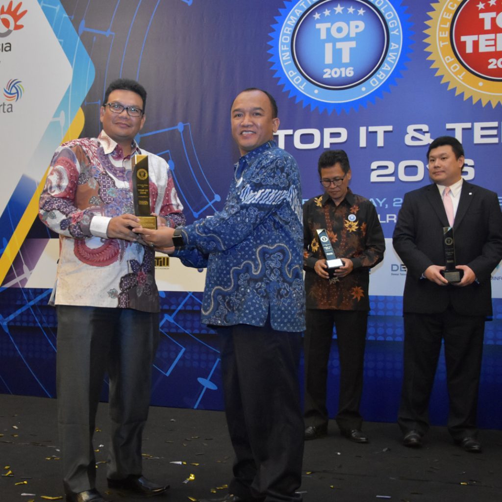 Bank Riau Kepri Raih Award Corporate Best Practice IT 2016