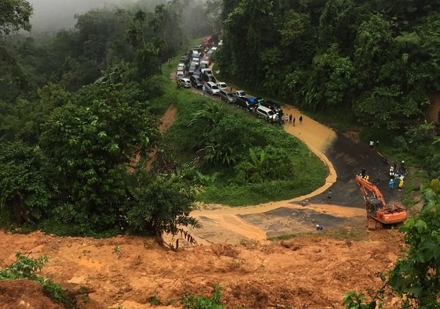 Akibat Banjir dan Longsor, Jalan Sumbar-Riau Putus