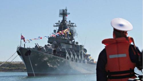Duka Warga Rusia atas Tenggelamnya Kapal Perang Moskva