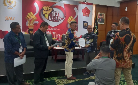 FPRMI Laksanakan Rakernas Perdana dan Award Bela Negara,  Pengurus FPRMI Riau Terima SK