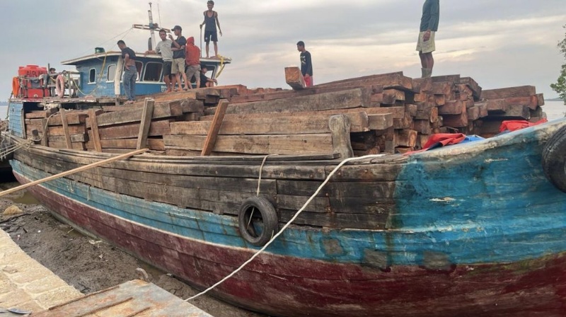 Polda Riau Tahan Nakhoda Kapal di Meranti Karena Bawa Kayu Ilegal 70 Ton