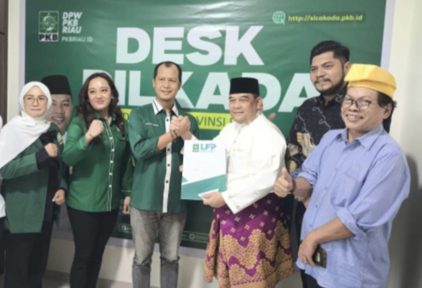 Serahkan Berkas Pendaftaran, Edy Natar: Tidak Mustahil Saya Berkoalisi dengan Ketua PKB Riau      