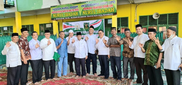 Anggota DPR RI Syamsurizal Bagikan 150 Paket Sembako dan Beri Bantuan Masjid