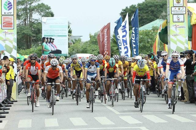Ribuan Tabuhan Kompang Buka Balap Sepeda Tour de Siak