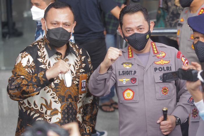 Diskusi Heboh Netizen: Pegawai Tak Lolos KPK Ditampung jadi Anggota Polri