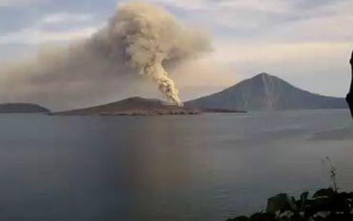 BMKG: Waspada Gelombang Tinggi Imbas Erupsi Anak Krakatau