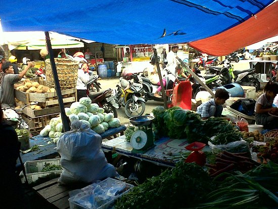 Walikota Firdaus Imbau Pedagang Pinggir Jalan Pindah ke Kios Pasar Tradisional 