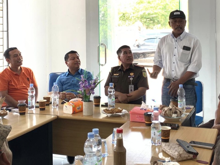 Jalin Keakraban, Kajari Pelalawan Sarapan Pagi Bersama di Kantor PWI Pelalawan