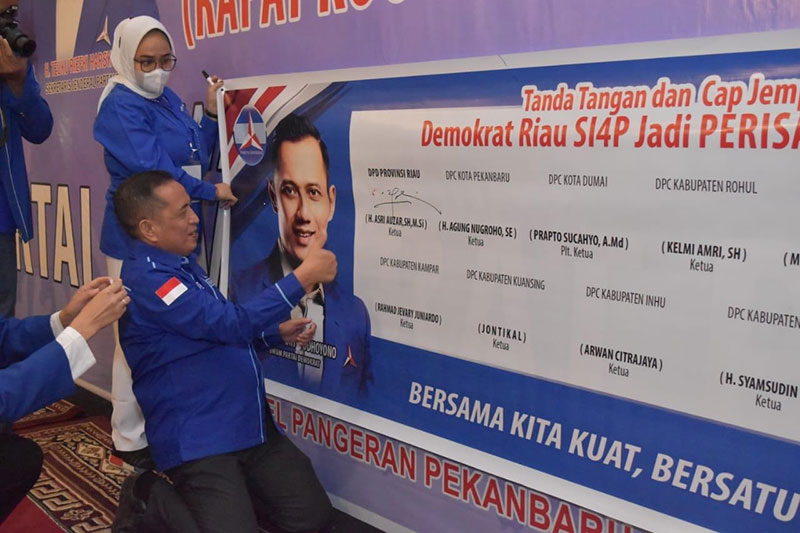 Pimpinan Demokrat Se-Riau Bubuhkan Cap Darah Tanda Tak Berkhianat dari AHY