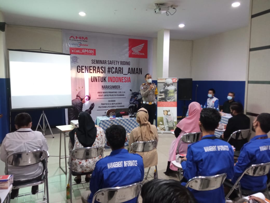 Bersama Kasatlantas Polresta Pekanbaru, Capella Honda Riau Ajak Mahasiswa Politeknik LP3I jadi Gener