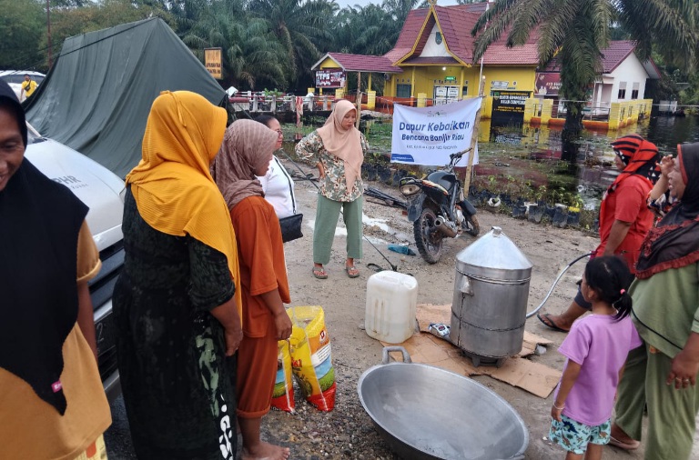 Bantu Korban Banjir Riau, LAZnas PHR Buka Dapur Umum dan Posko Kesehatan