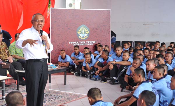 Kuliah Umum Gubernur Riau bersama BEM UR