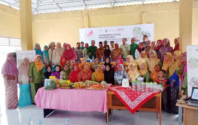 PT Arara Abadi-APP Sinarmas Forestry dan Martha Tilaar Group Latih Perempuan Desa Belutu Siak dan Be
