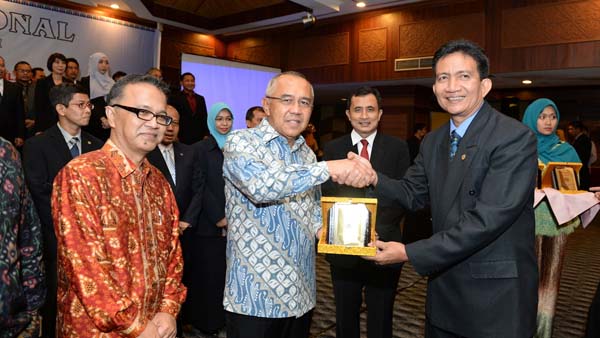 Gubri Kukuhkan Pengurus ikatan akuntan indonesia (AIA) periode 2017-2021