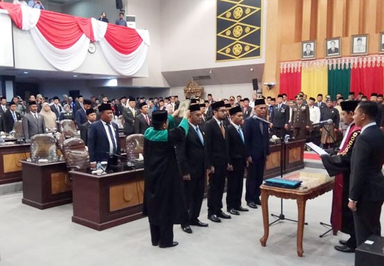 Hamdani Dilantik Jadi Ketua DPRD Pekanbaru Definitif
