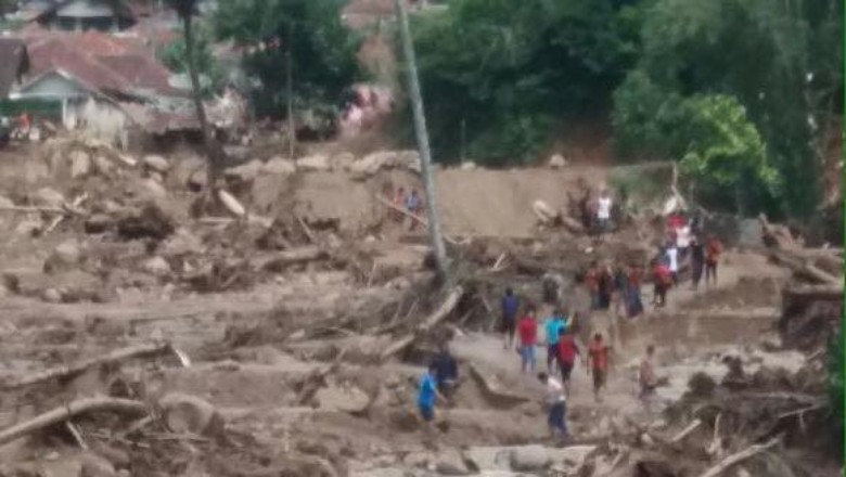 BNPB: 5 Tewas dan 388 Jiwa Mengungsi Akibat Banjir Bandang di Cisalak