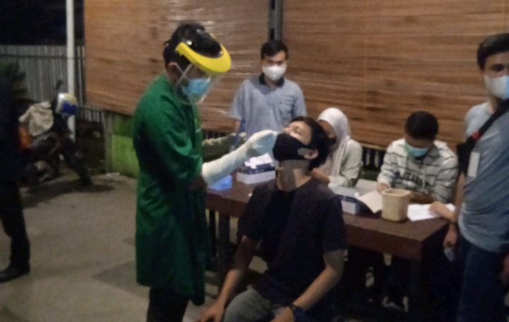 Tiga Pengunjung Kafe Reaktif Langsung Diisolasi di RS Madani