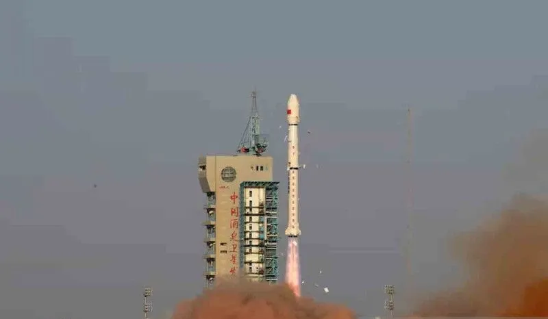 China Luncurkan Roket Long March-2D, Bawa Delapan Satelit Menuju Orbit