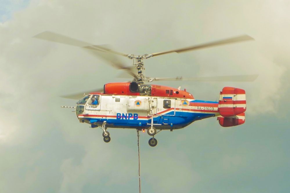 Riau Dapat Bantuan Helikopter Water Bombing dan Pesawat TMC untuk Penanganan Karhutla