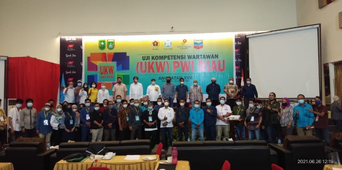 Ditutup Kepala SKK Migas Sumbagut, 31 Peserta UKW Angkatan  XVII PWI Riau Dinyatakan  Kompeten