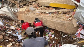 Polri: 2 Desa Masih Terisolir, 30 Warga Masih Tertimbun Puing Gempa