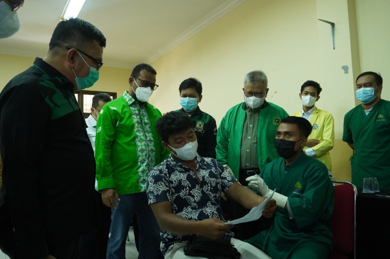 Gandeng IAI dan Dinkes, STIFAR Riau Gelar Vaksinasi Massal