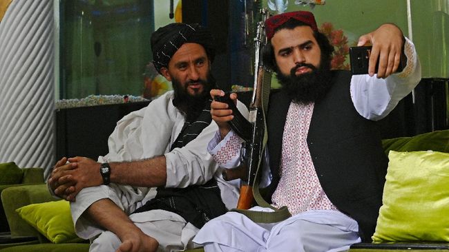 Aturan Terbaru Taliban: Selfie Dilarang Karena Dinilai tak Sesuai Nilai Islam